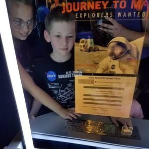 Meet your Posher, Nia